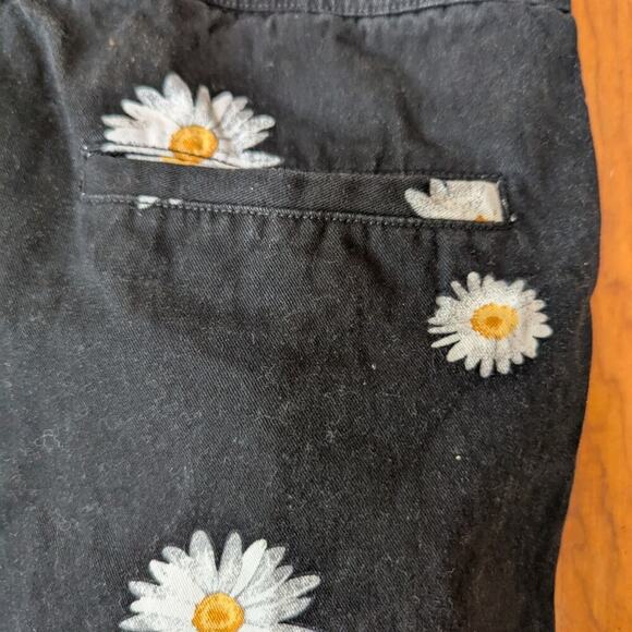 Black Shorts with Daisy Print - Picture 6 of 8
